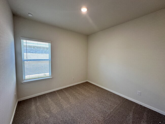 Building Photo - 1821 Aleia Cv