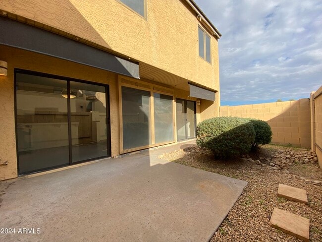 Building Photo - 821 E Redondo Dr