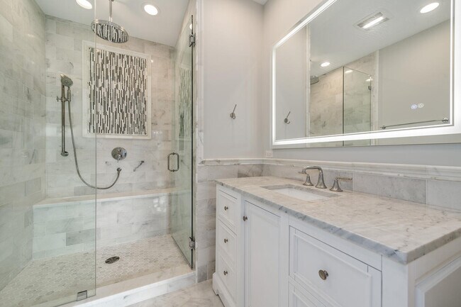 Building Photo - 1919 N Drake Ave