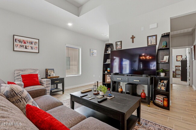 Building Photo - 51049 Fox Trl Ave