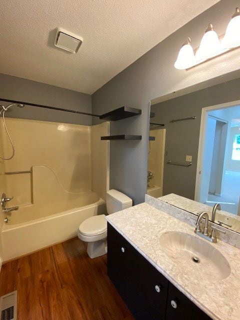 Building Photo - 713 Country Oaks Ln