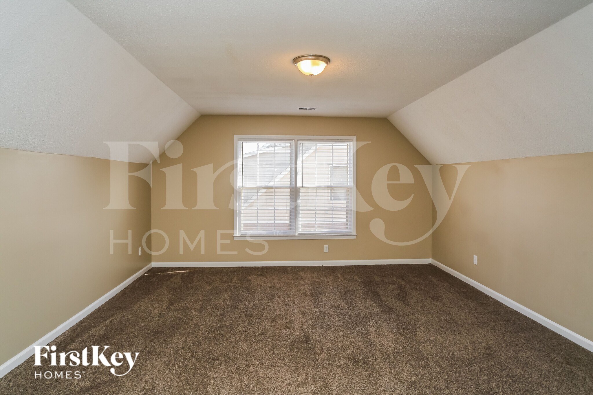 Building Photo - 8158 Creekside Cir S