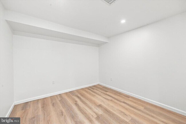 Building Photo - 6411 Malvern Ave