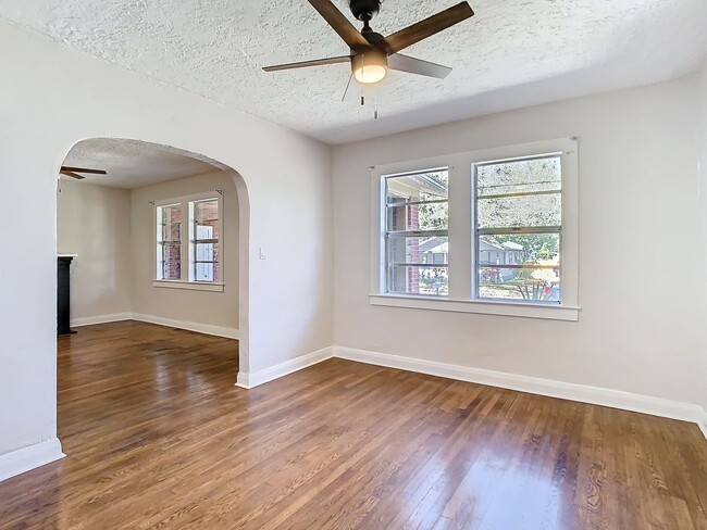 Building Photo - Renovated Seminole Heights Home w/Bonus Room!