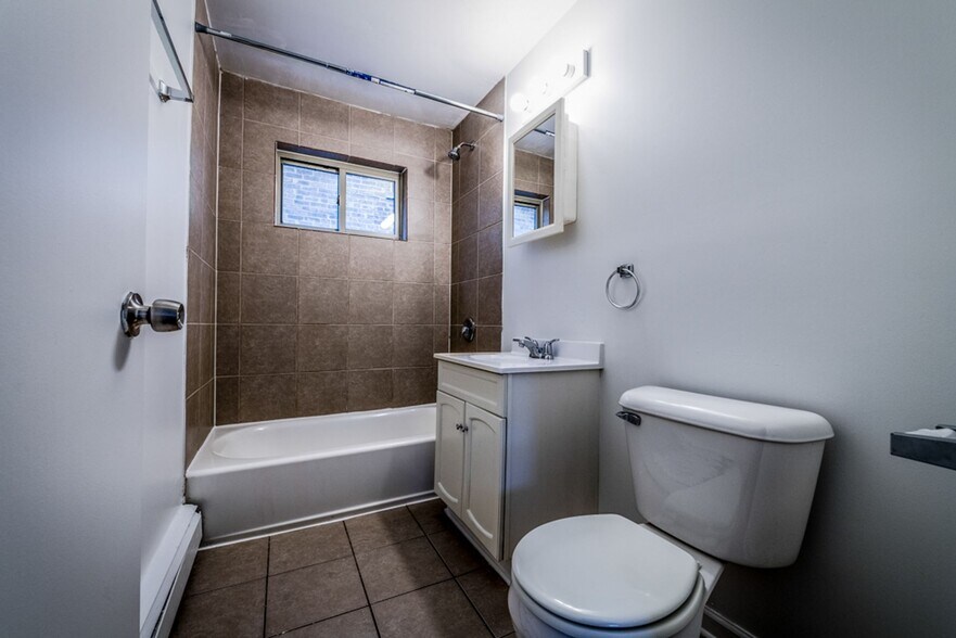 Building Photo - 8100 S Drexel Ave Chicago, IL 60619