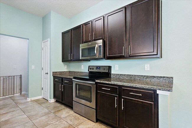 Building Photo - Condo in Greenstone at Aberdeen!