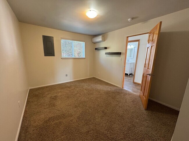 Building Photo - 3 Bed, 2 Bath in Anacortes WATER VIEW and ...