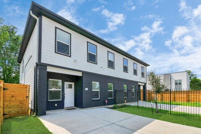 Building Photo - 8406 Parnell St