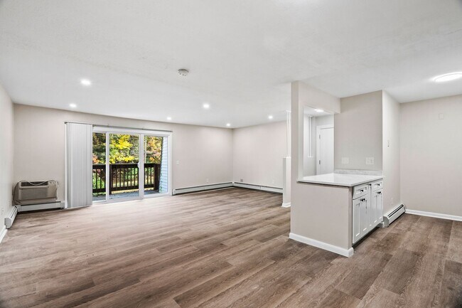 Building Photo - Beautifully Renovated 1 Bed Apartment in Cranston
