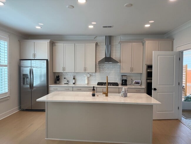 Building Photo - 4 Bedroom 3.5 Bath House in Twin Lakes - J...