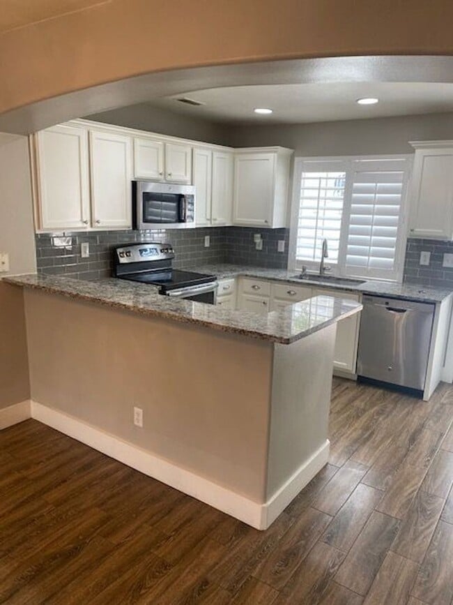 Building Photo - Come take a look at this spacious Rental