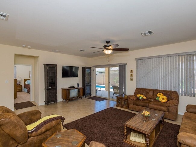 Building Photo - Furnished pool home for rent!