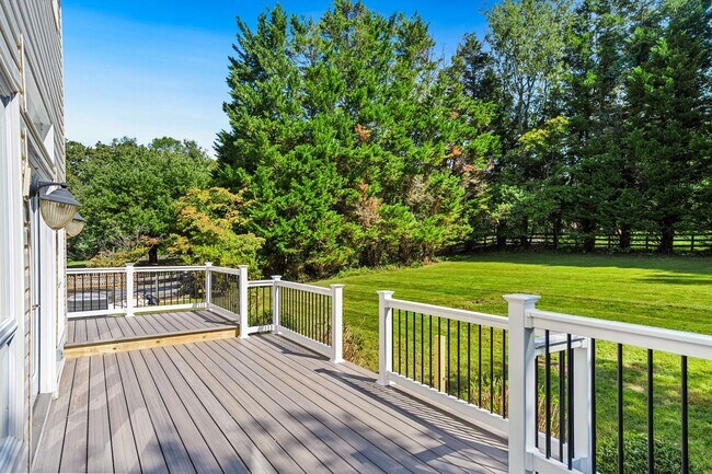 Building Photo - 445 Springvale Rd