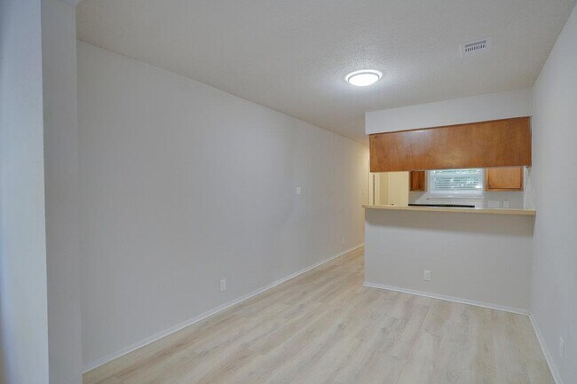 Building Photo - 1206 Westcott Dr