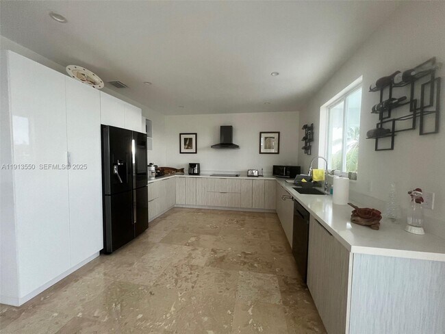 Building Photo - 4 Pelican Rd