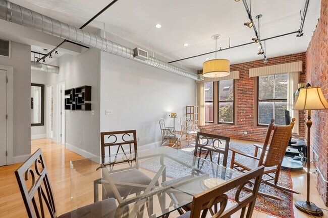 Building Photo - 61 Market St