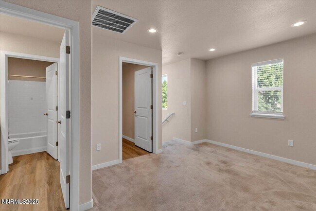 Building Photo - 916 Garden Ct