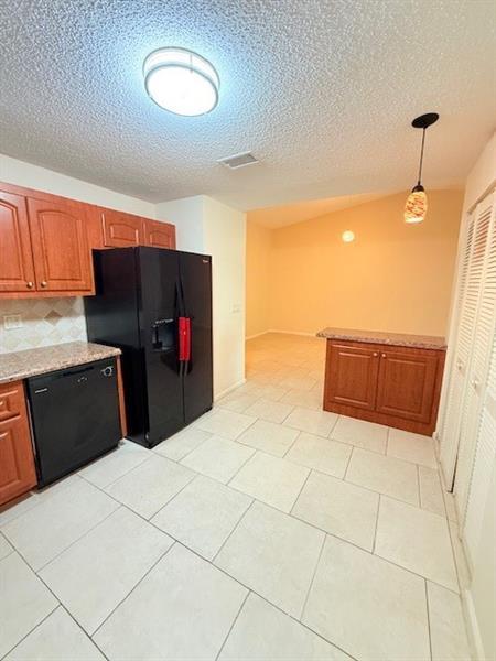 Building Photo - 9649 Riverside Dr