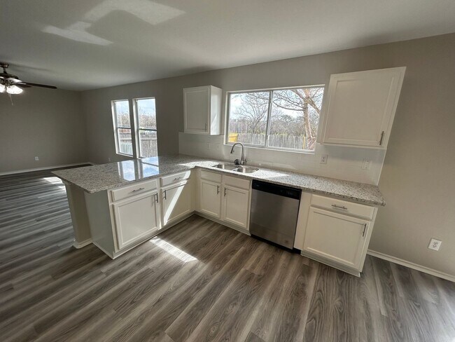 Building Photo - **MOVE IN SPECIAL** COMING SOON* Desirable Location In Cibolo! Spacious Home with Loft & Fenced B...
