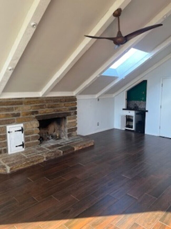 Building Photo - Four Bedroom/Three Bath Home/Beautiful Private Corner One Acre Lot W/View