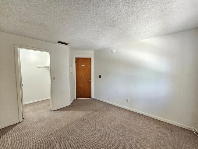 Building Photo - 209 Northwest Jefferson Cir N