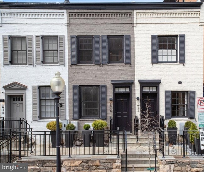 Building Photo - 1040 31st St NW