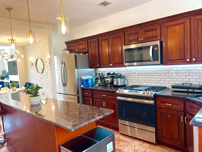 Building Photo - 42 Union St