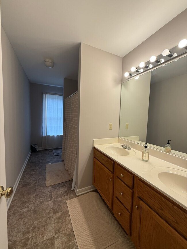 Building Photo - SPACIOUS 4 BEDROOM 2.5 BATH HOME IN GLEN ALLEN