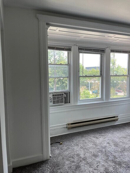 Building Photo - 370 S Negley Ave