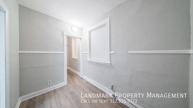 Building Photo - 2132 W Haddon-Unit 1