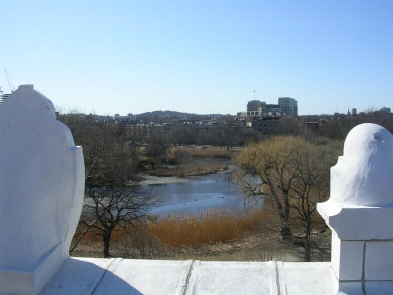 Building Photo - 80 Fenway