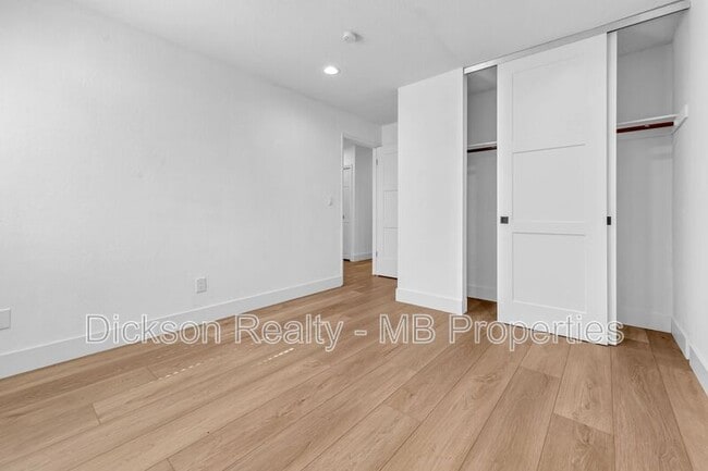 Building Photo - 7245 Pembroke Dr