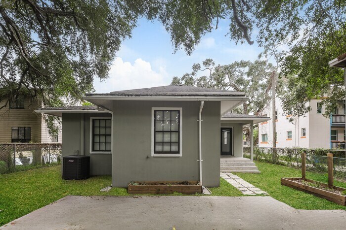 Building Photo - 1012 E 26th Ave