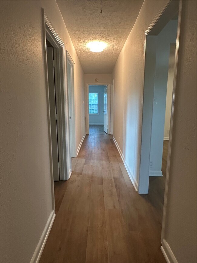 Building Photo - 219 Glencroft Ct
