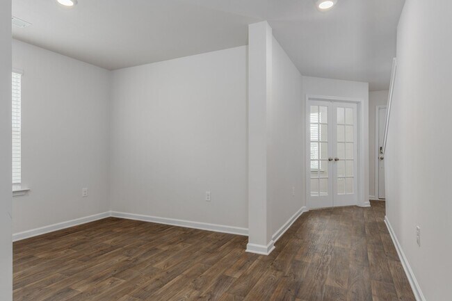 Building Photo - 242 Carrington Dr