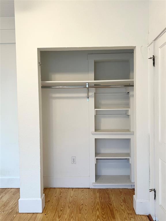 Building Photo - 407 W 35th St