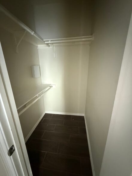 Closet - 1008 Calle Naranja