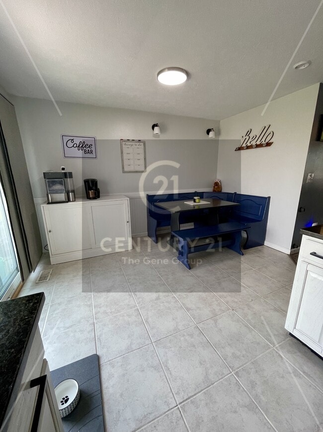 Building Photo - 5051 Bluffview Dr