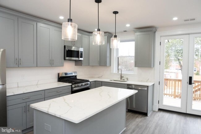 Building Photo - 216 Jefferson St NW