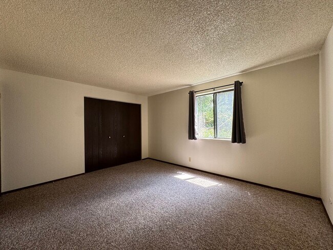 Building Photo - 3040 gregori
