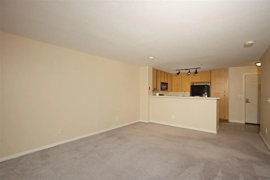 Living Room (New flooring will be installed) - 3775 Georgia St