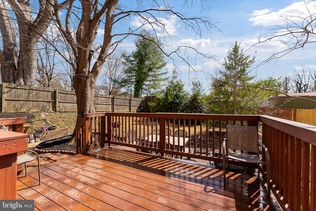 Building Photo - 633 Walker Ave