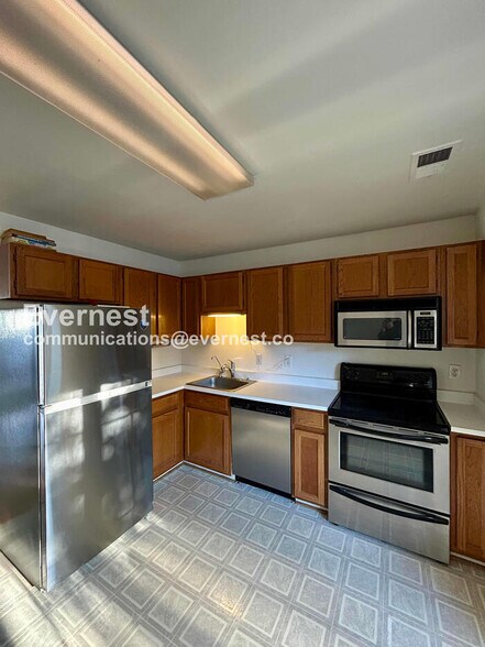 Building Photo - 16321 Taconic Cir