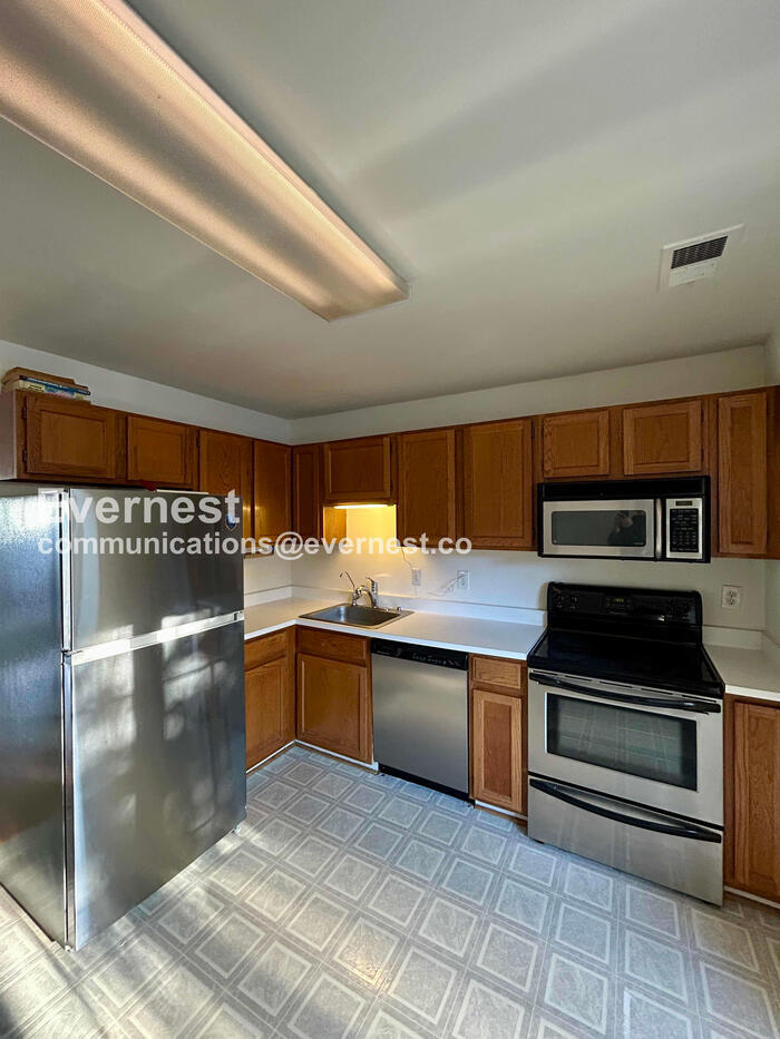 Building Photo - 16321 Taconic Cir