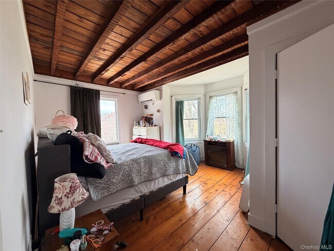 Building Photo - 67 Old Albany Post Rd