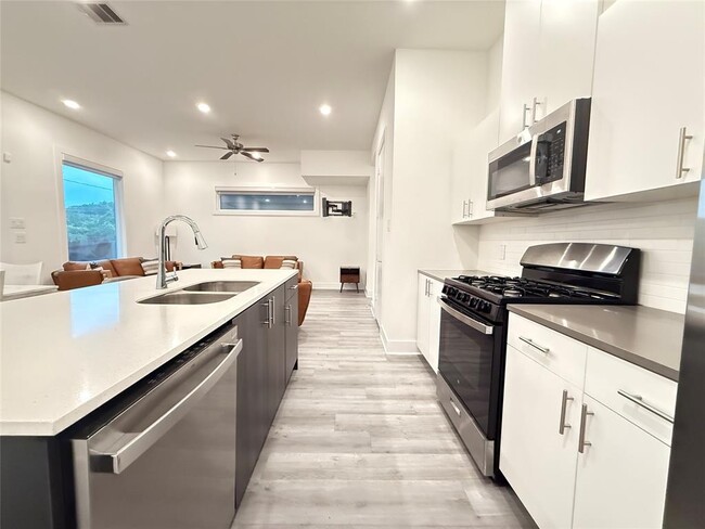 Building Photo - 9644 Habitat St