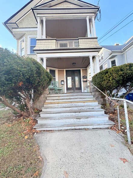 Building Photo - 346 Norton St