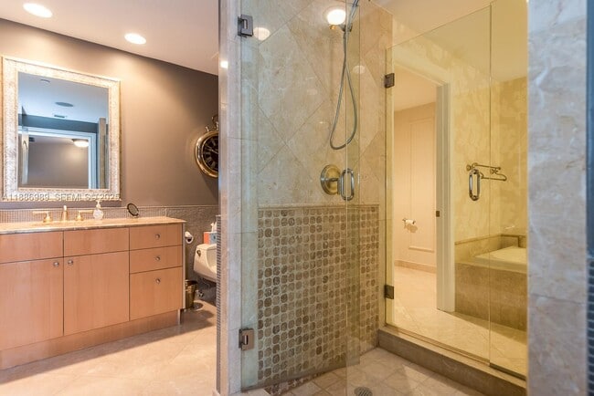 Building Photo - 3501 N Ocean Dr