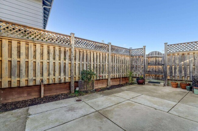 Building Photo - 12091 Atrium Dr