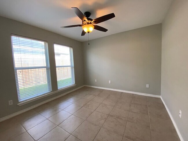 Building Photo - DON'T MISS THIS INCREDIBLE SOUTHSIDE LEASI...